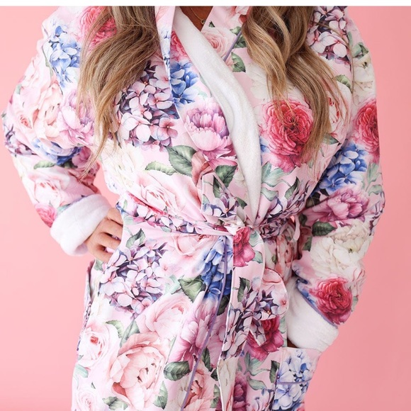 Posh peanut Georgette Adult Long Sleeve Plush Robe - Picture 1 of 5